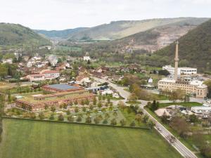 Vizualizace umístění školy do letecké fotografie v obci Předklášteří